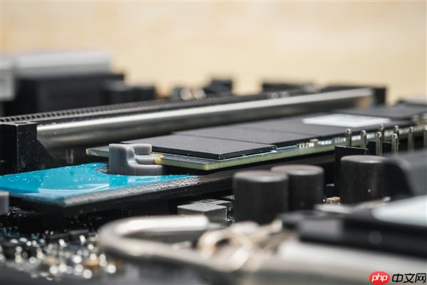 512TB SSD硬盘即将投产 AI时代HDD完全不能打