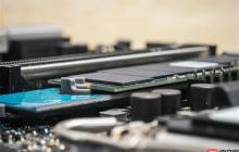 512TB SSD硬盘即将投产 AI时代HDD完全不能打