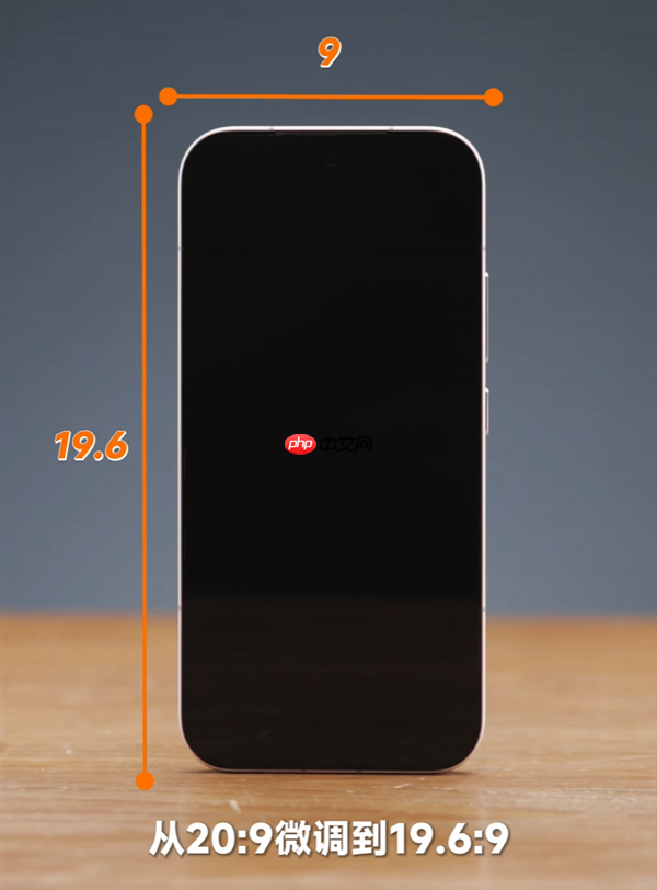 卢伟冰提前上手小米17/Pro/Pro Max真机:全系对比、购买建议来了