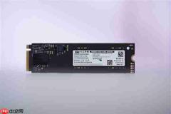 升级长江存储PC450固态硬盘 机械革命耀世16 Ultra图赏