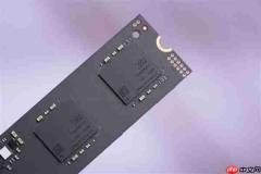 升级长江存储PC450固态硬盘 机械革命耀世16 Ultra图赏