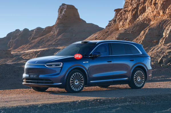 全新问界m7通过8吨卡车追尾与23吨压顶测试 安全拉满