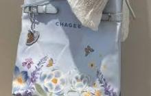 哪里有霸王茶姬微笑江豚托特包门店