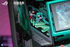 冲破次元壁 华硕X870E RO姬×初音未来版主板火热预约中
