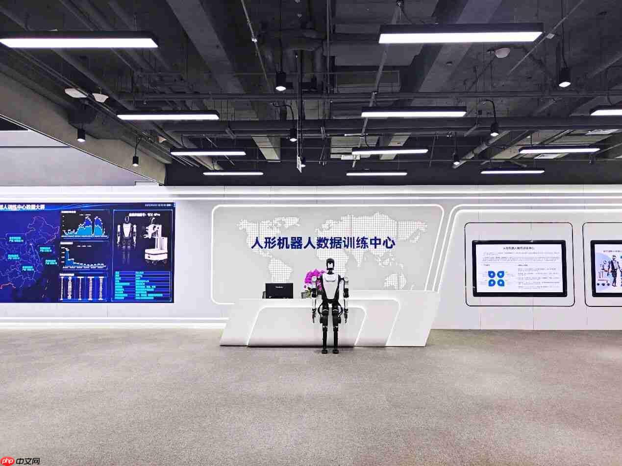 国内最大人形机器人训练场在京启用,年产数据量超 600 万条