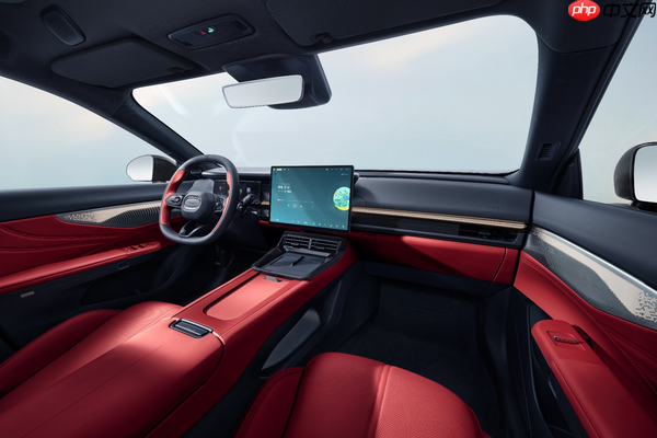 入门即高配 全新领克07 EM-P上市限时价13.98万元起