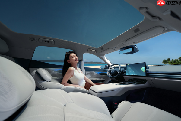 入门即高配 全新领克07 EM-P上市限时价13.98万元起