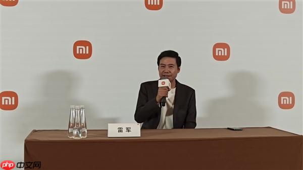 雷军称小米17系列跨代升级：很多地方超越苹果！挺惊讶改名引起的舆论