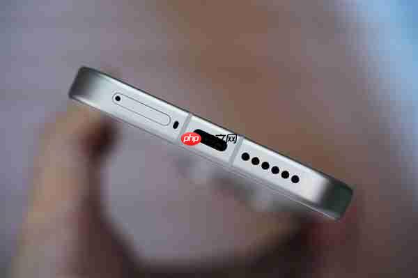 小直屏第一次冲上7000mAh！小米17图赏