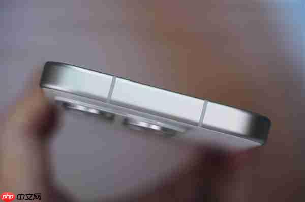 小直屏第一次冲上7000mAh！小米17图赏