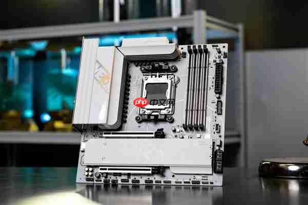 七彩虹两款WIFI7主板新品齐发!战斧超级黑刃与MEOW B850:首发799元起