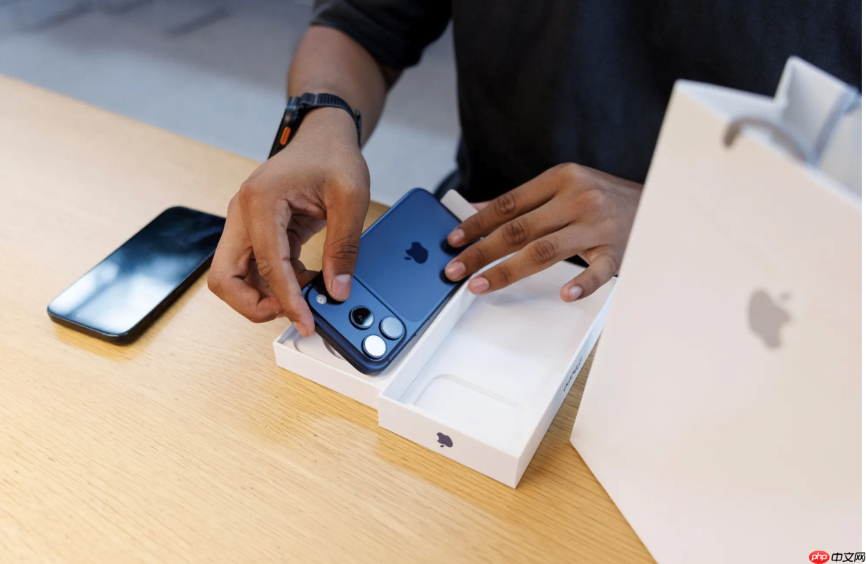 富士康郑州工厂因生产 iPhone 17 系列出现劳工问题?苹果:调查