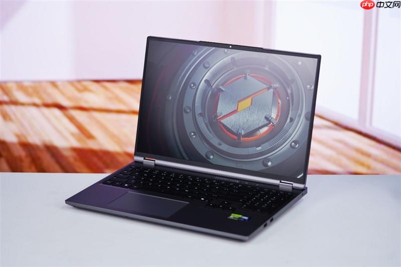 最高温度仅46度的长江存储PC450 SSD！机械革命耀世16 Ultra评测：超过200W的整机性能释放