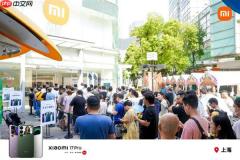 小米17开售5分钟破今年国产手机纪录 全国多地门店排长队：场面堪比苹果