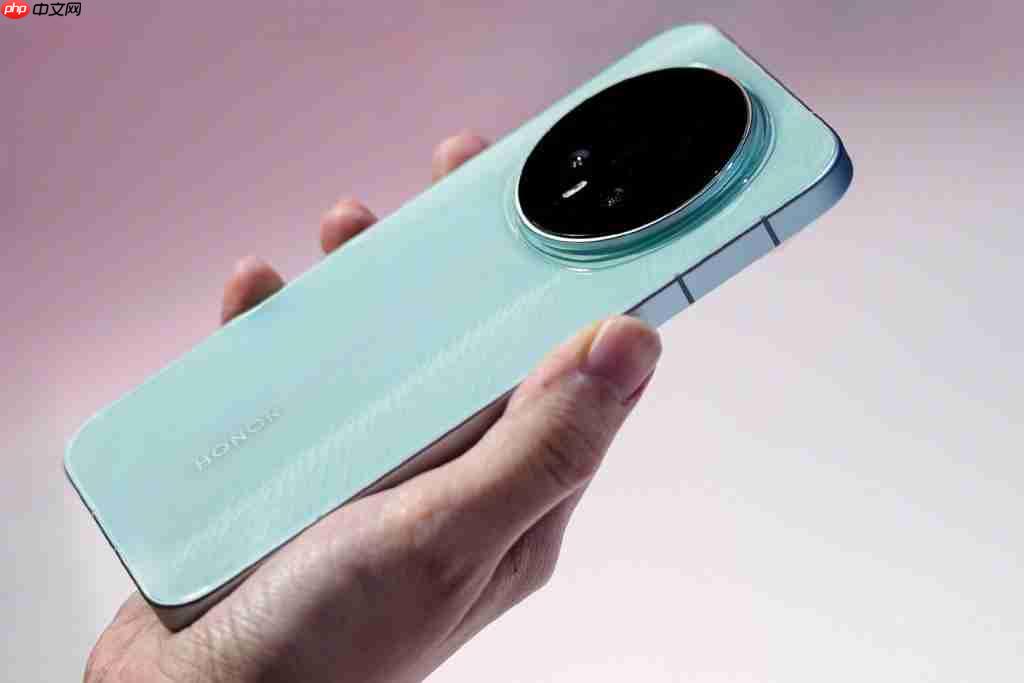 首批骁龙 8 至尊版旗舰荣耀 Magic8 系列真机亮相!携“天青釉”设计 10 月登场