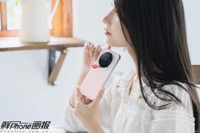 《鲜 Phone 画报》vivo X300 幸运彩：丝绒凝光 云握柔暖