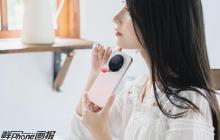 《鲜 Phone 画报》vivo X300 幸运彩:丝绒凝光 云握柔暖