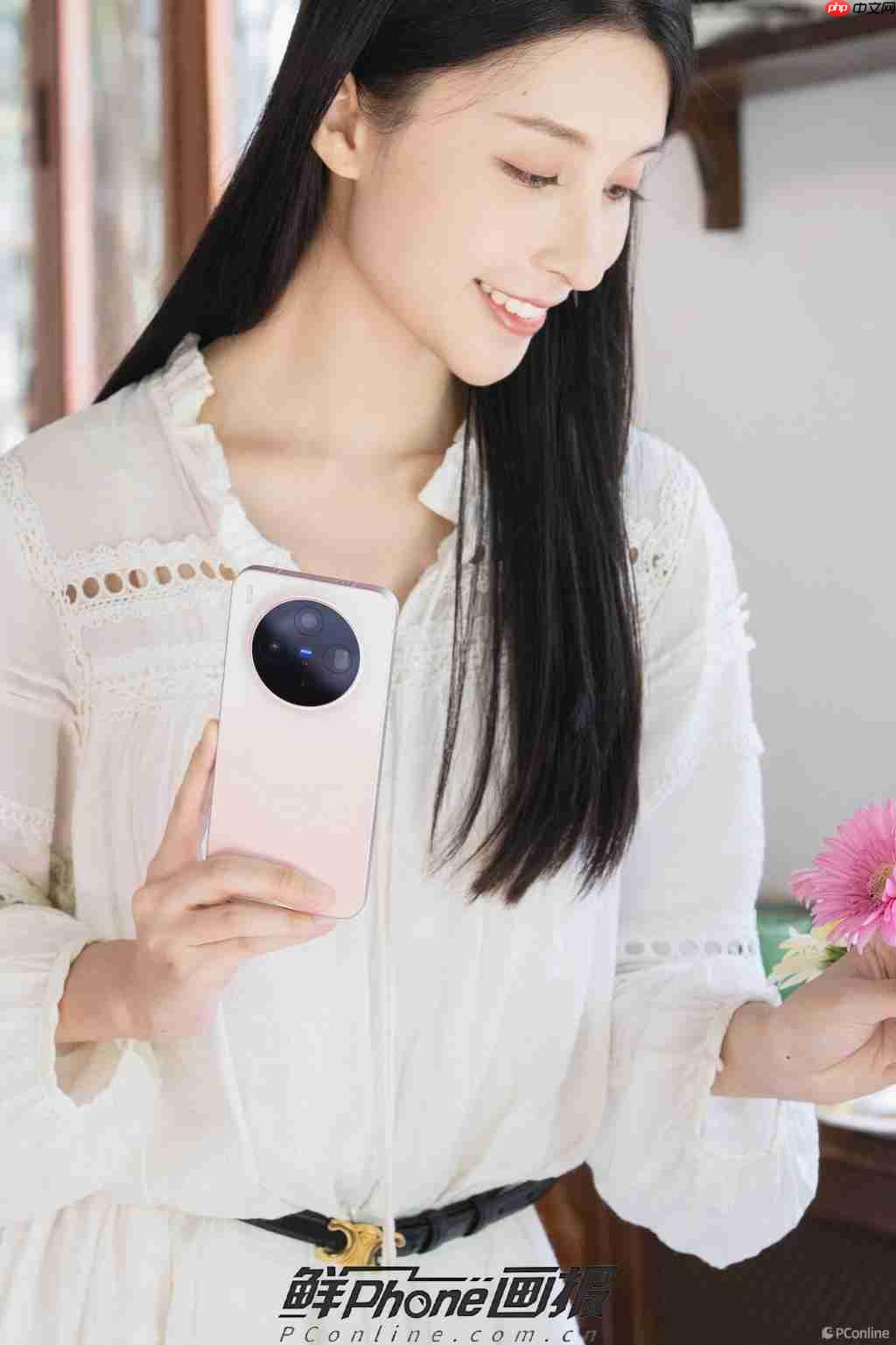 《鲜 Phone 画报》vivo X300 幸运彩：丝绒凝光 云握柔暖 