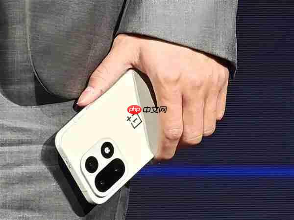 一加 15 “原色沙丘”配色首发“航天级纳米瓷金属”中框,比钛金属更硬更轻