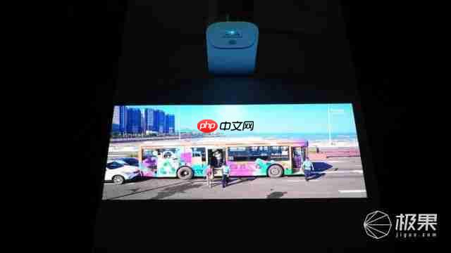  三星绚幕激光投影仪 Premiere 5 评测：触控 + 超短焦，重新定义家用投影交互逻辑 