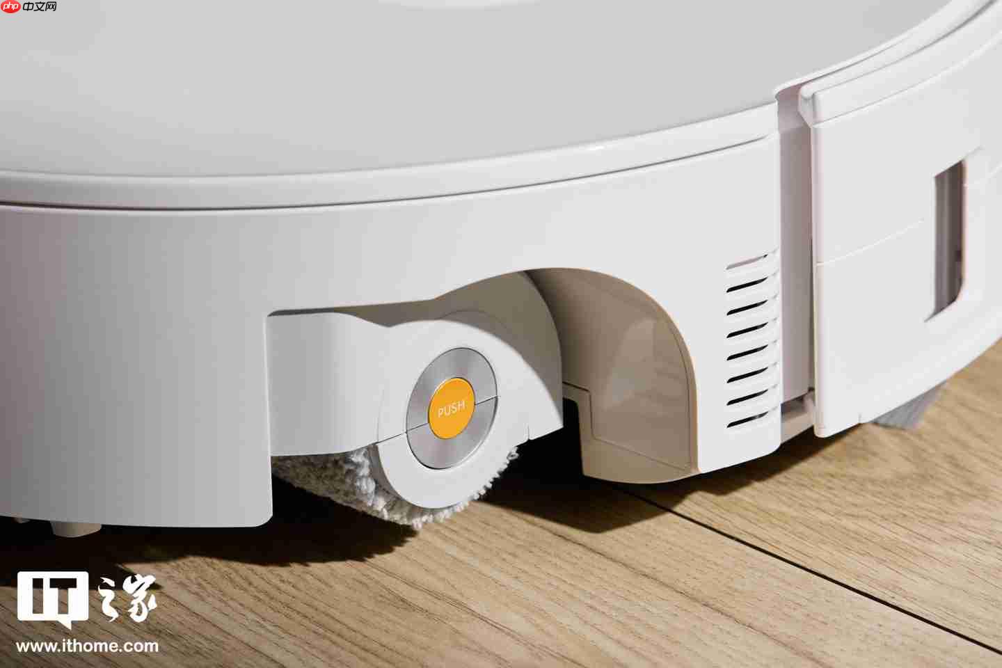 【IT之家实拍】石头首款滚筒活水扫拖机器人:石头 P20 活水版图赏