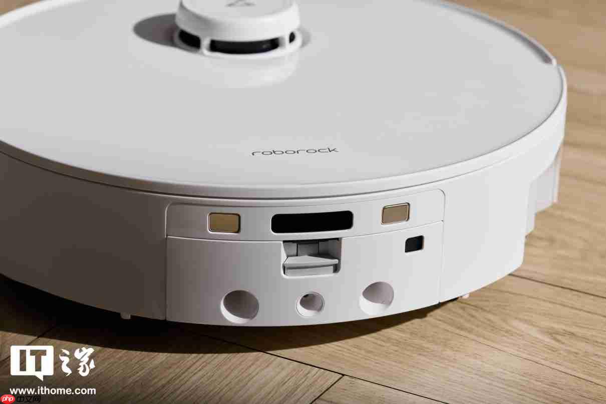 【IT之家实拍】石头首款滚筒活水扫拖机器人:石头 P20 活水版图赏
