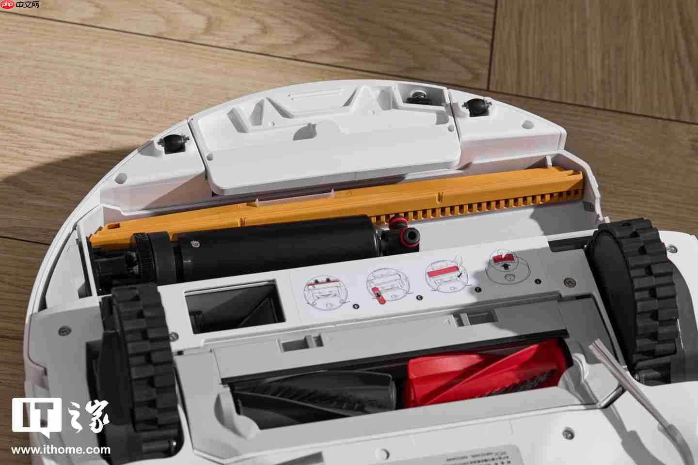 【IT之家实拍】石头首款滚筒活水扫拖机器人:石头 P20 活水版图赏