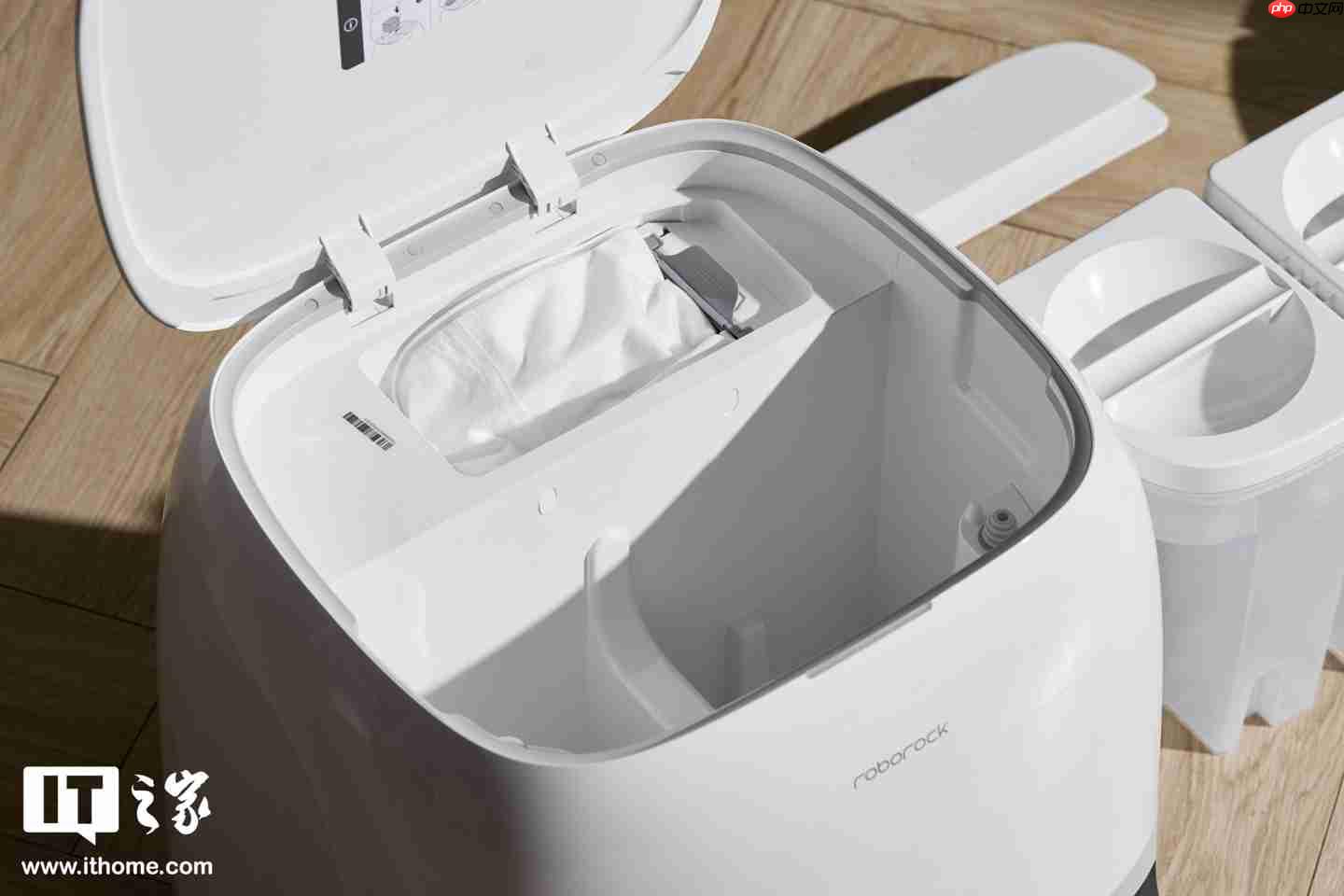 【IT之家实拍】石头首款滚筒活水扫拖机器人:石头 P20 活水版图赏