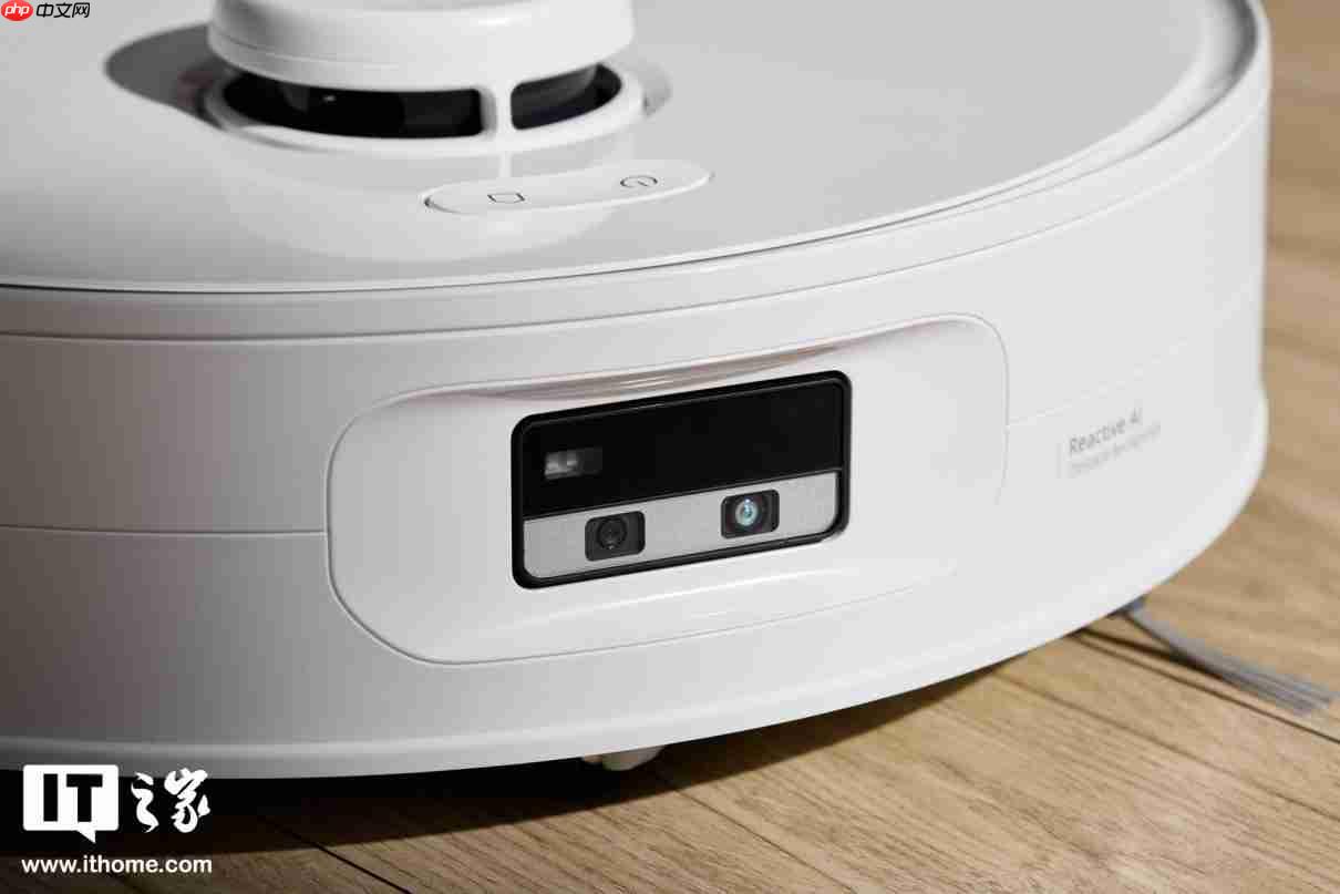 【IT之家实拍】石头首款滚筒活水扫拖机器人:石头 P20 活水版图赏