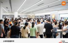 小米门店人山人海 卢伟冰:供应链团队驻厂 尽快供应小米17 Pro Max