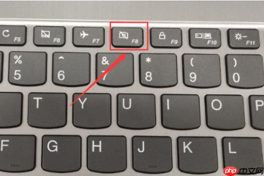 win10摄像头打开一直出现斜杠怎么办？