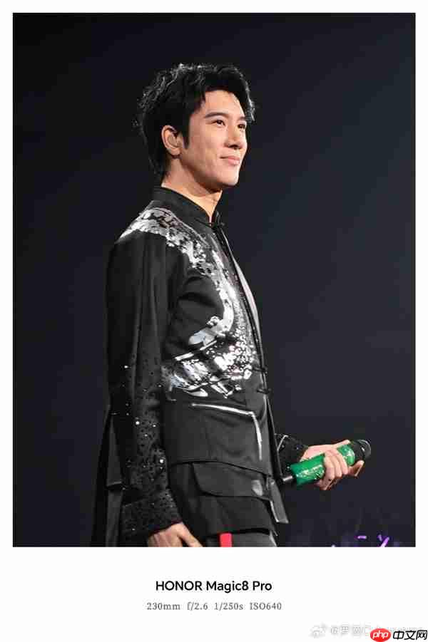 罗巍晒荣耀Magic8 Pro王力宏演唱会样张:不需要啥增距镜