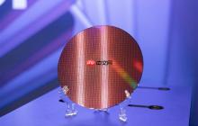 Intel 18A晶圆、芯片现场展示：妥妥的艺术品！