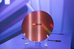 Intel 18A晶圆、芯片现场展示：妥妥的艺术品！