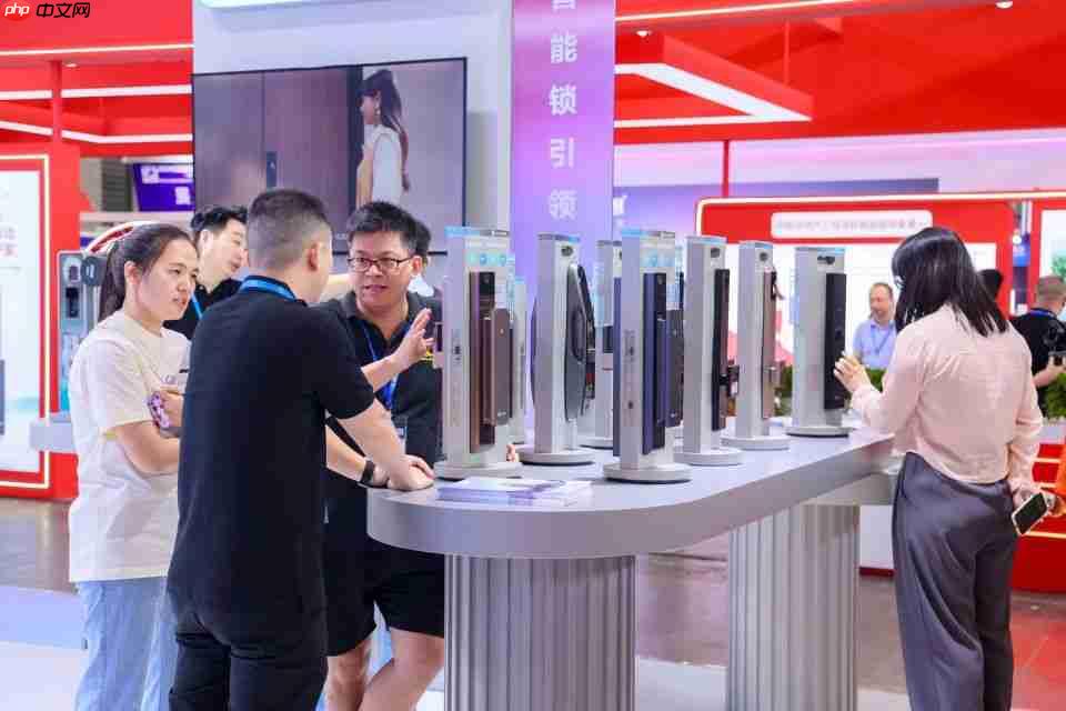 告别伪AI:萤石的「全域自研」,正在定义智能锁的下一站