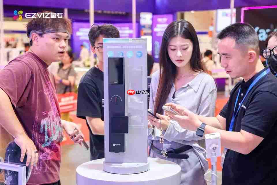 告别伪AI:萤石的「全域自研」,正在定义智能锁的下一站