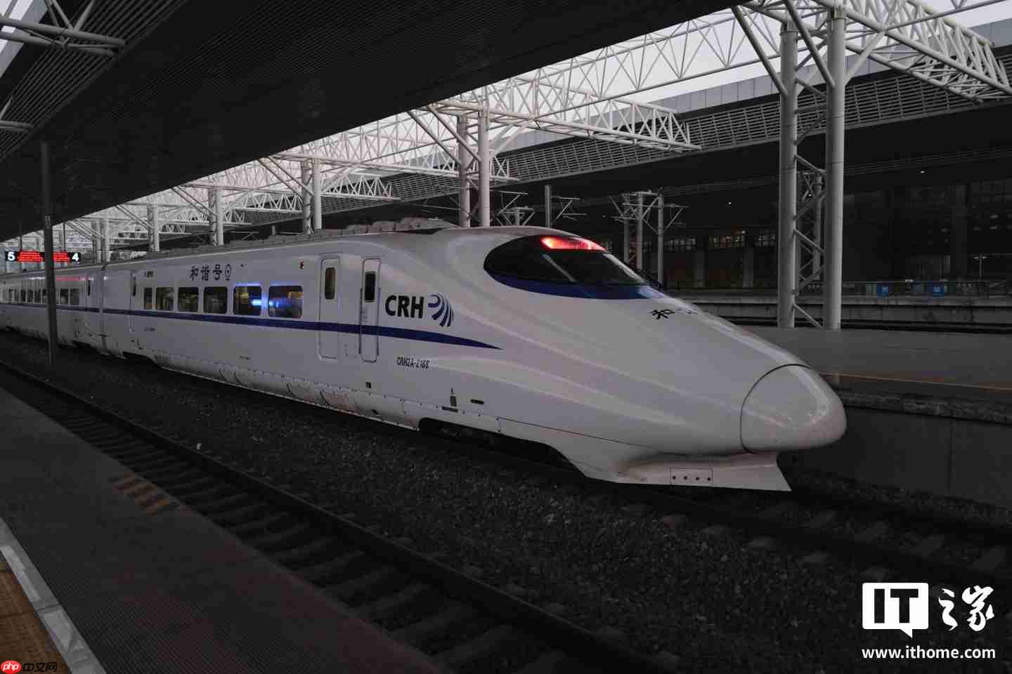 全国铁路新运行图今日实施,1.3 万列旅客列车优化开行