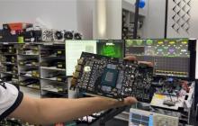 RTX 5070 Ti烧毁 出现一个大洞！竟然嫁接RX 580救活了