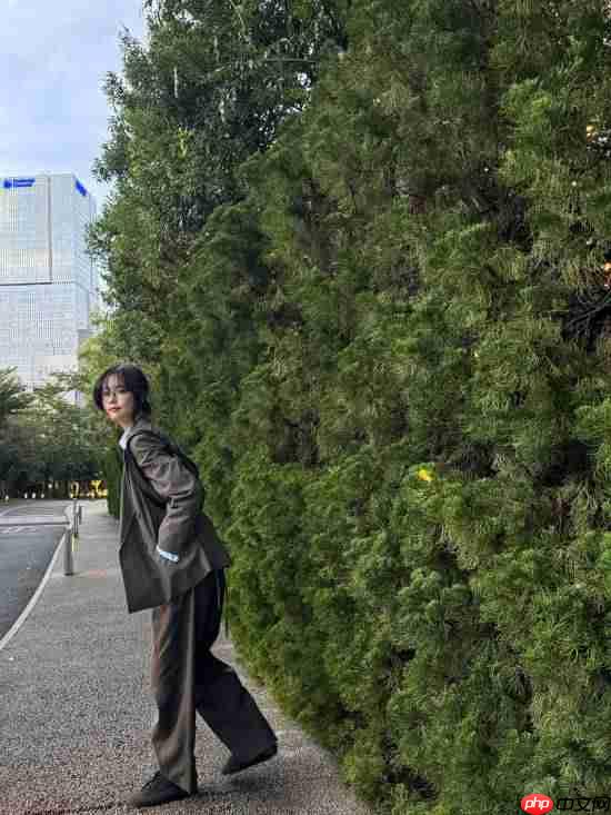 《寂静岭f》女主脸模最新生活照:青春甜美 少女感十足!