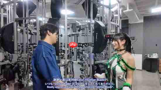 美女Coser拜访《剑星》开发商！深入金亨泰房间