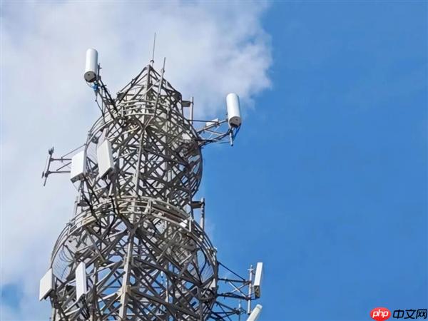 华为AI基站硬扛麦德姆台风:外观无损毁 仅天线被吹偏 20分钟远程恢复