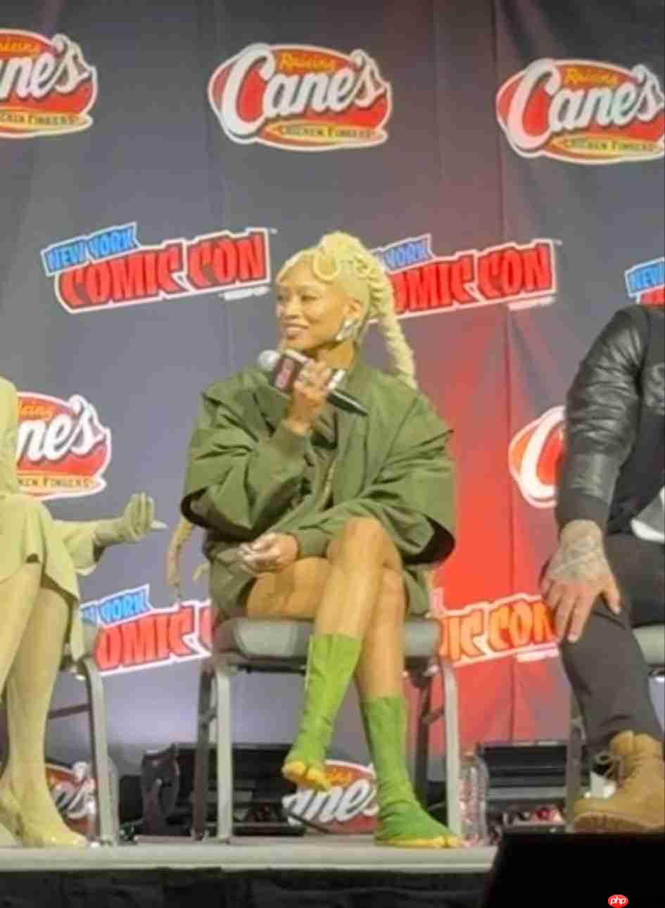 《星际：异端先知》光头女主最爱玩《真人快打1》