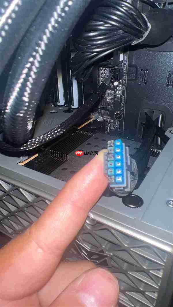 AMD RX 9070 XT显卡难得用12V-2x6供电接口：结果连烧两块！