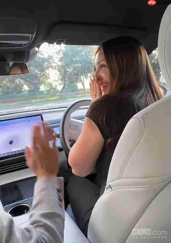 国外女网红试驾小鹏G6被销售气到不想买 副总裁回应