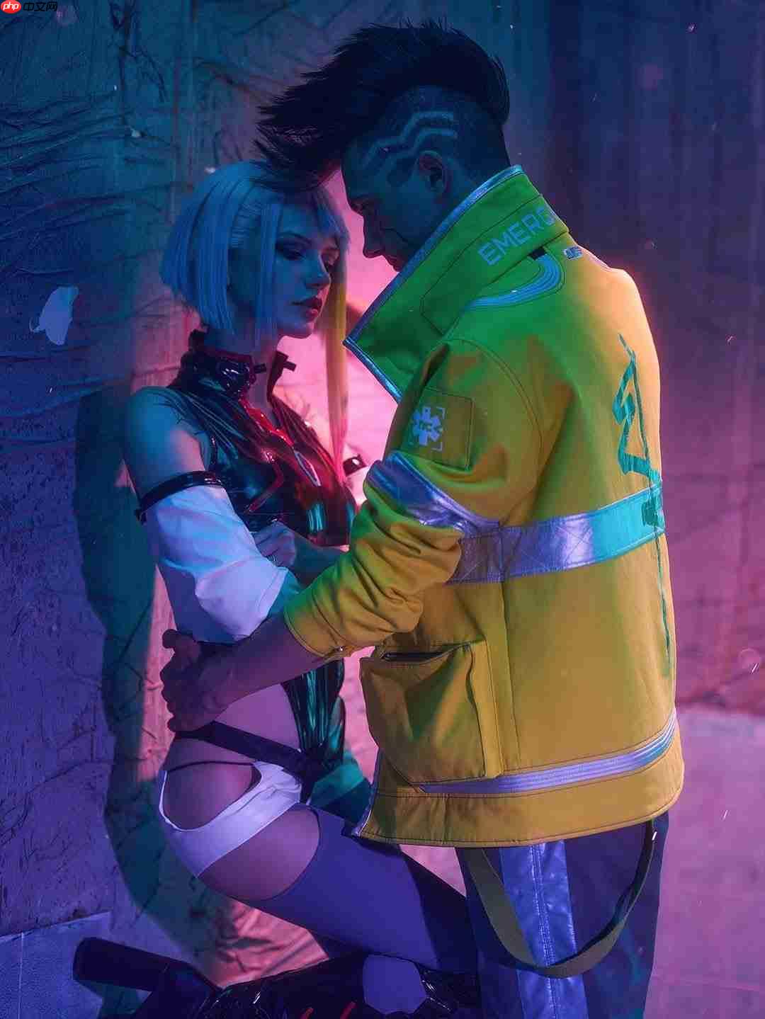 长腿模特cos《赛博朋克:边缘行者》露西 倩影吸睛