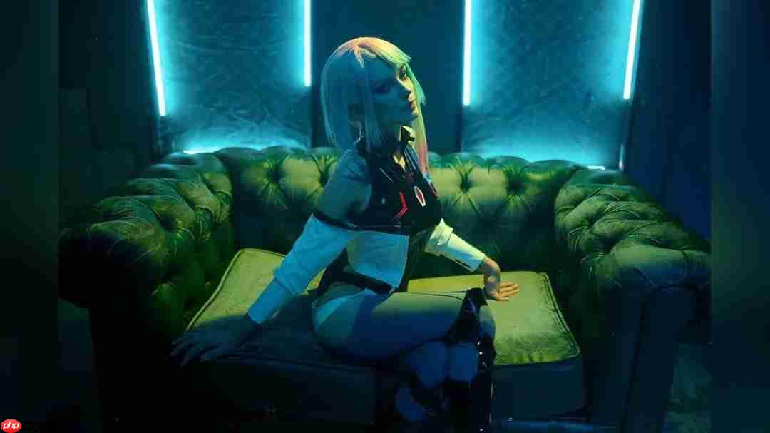 长腿模特cos《赛博朋克:边缘行者》露西 倩影吸睛