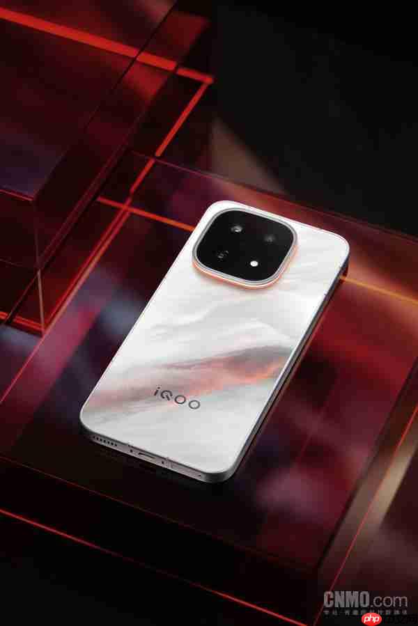 iQOO 将于 10 月 16 日举办屏幕技术沟通会 与三星强强联合