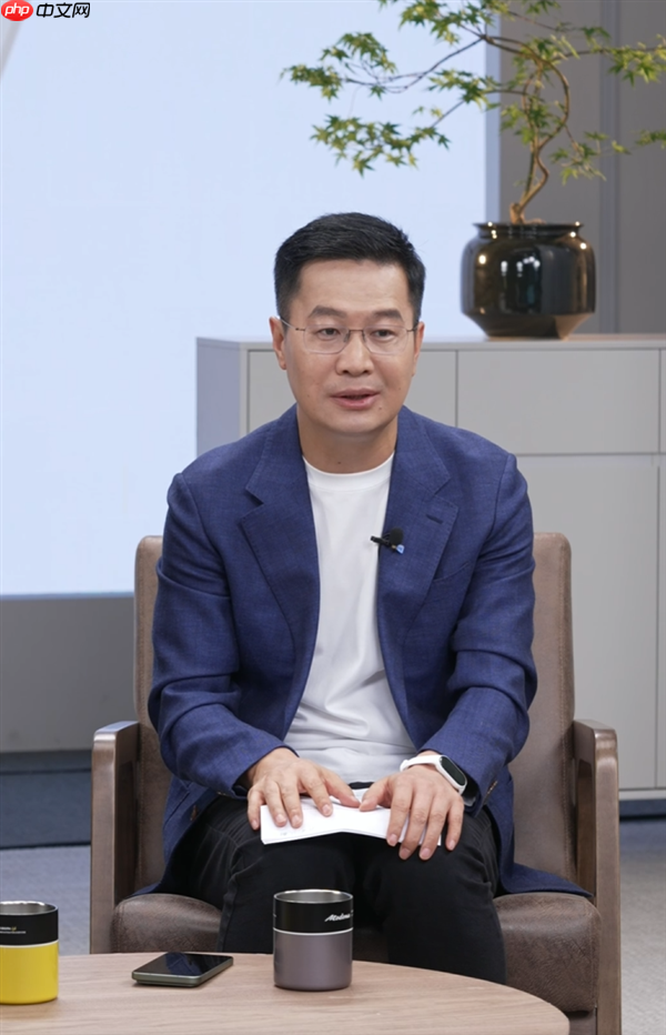 小米17 Pro Max销量最好!卢伟冰称小米17团队年终奖考虑翻倍