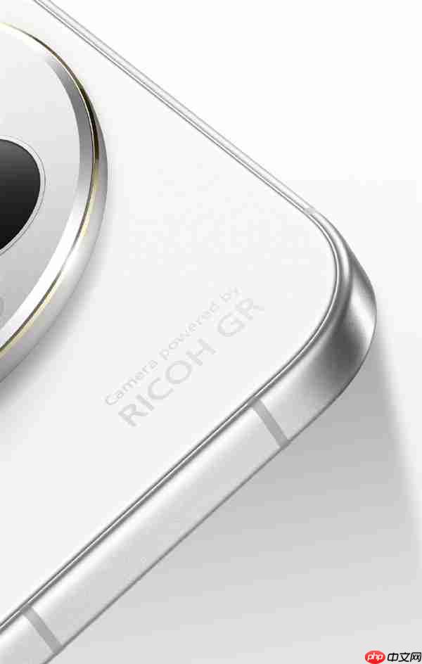 真我外观质感新巅峰!GT8 Pro设计细节公布 行业首创机械拼装+金属中框