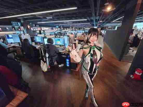 知名Coser拜访《剑星》开发商！新照尝试3D扫描